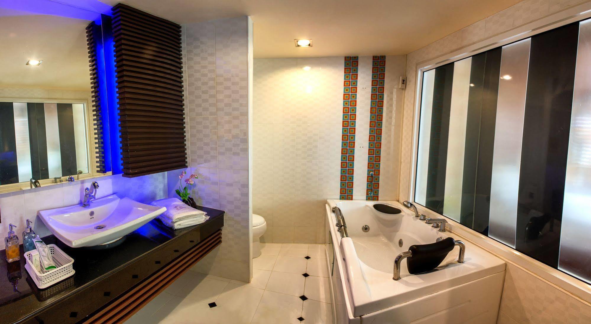 The Ring Hotel Hat Yai Extérieur photo